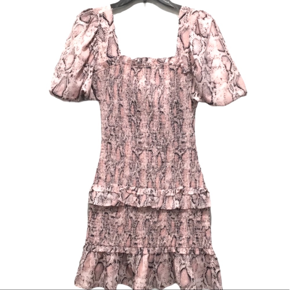 Elliatt Pink Mia dress. Ruffled. Poof sleeves. Sm. NWOT